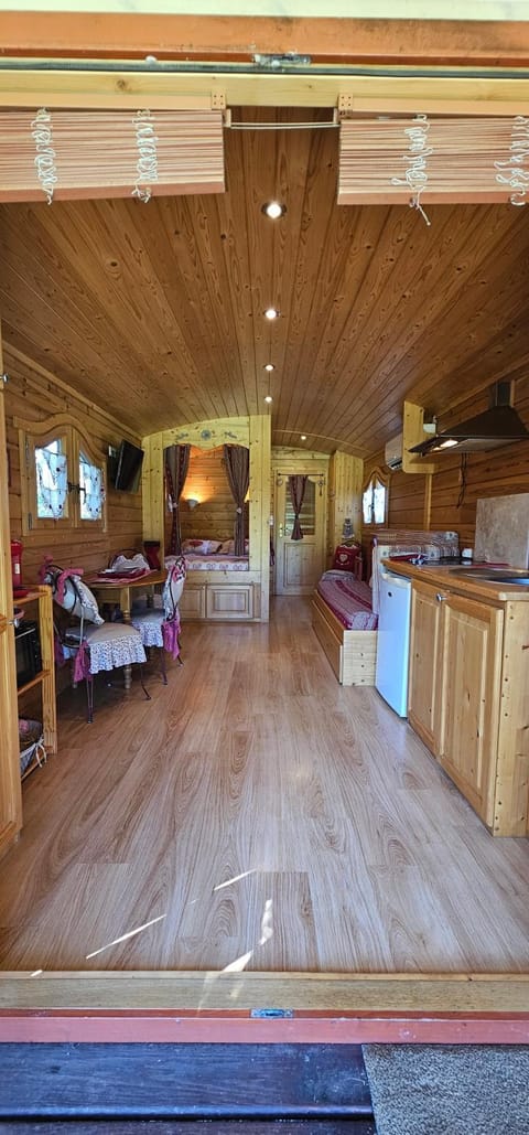 Roulotte du Soleil - Mas du Soleil House in Provence-Alpes-Côte d'Azur