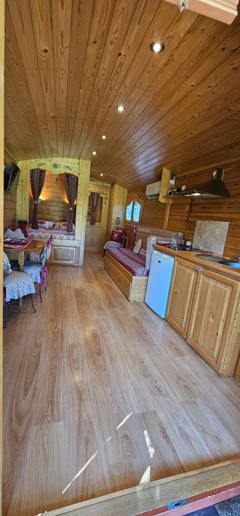 Roulotte du Soleil - Mas du Soleil House in Provence-Alpes-Côte d'Azur