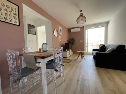 Living room, Seating area, Dining area