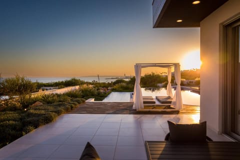 Natural landscape, View (from property/room), Pool view, Sea view, Swimming pool, Swimming pool, Sunset, sunbed