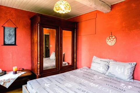 Relax à Maison Sax Kingsize Vacation rental in Wallonia, Belgium