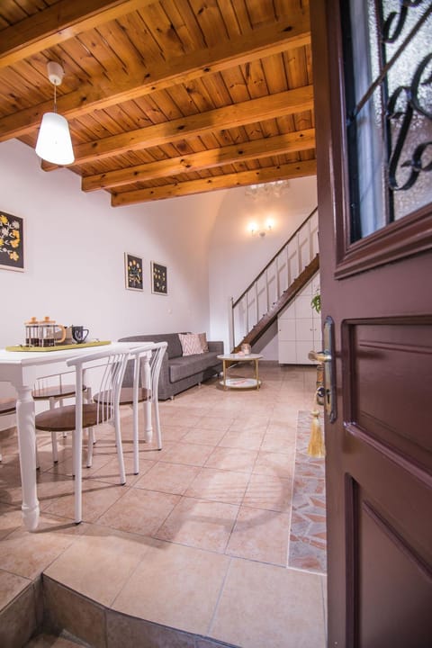 Lounge or bar, Dining area