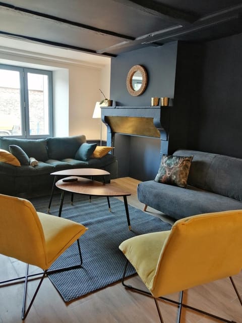 Living room, Seating area