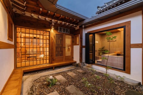 Property building, Garden, View (from property/room), Garden view, Inner courtyard view