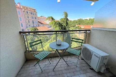 Day, View (from property/room), Balcony/Terrace, Seating area, Dining area