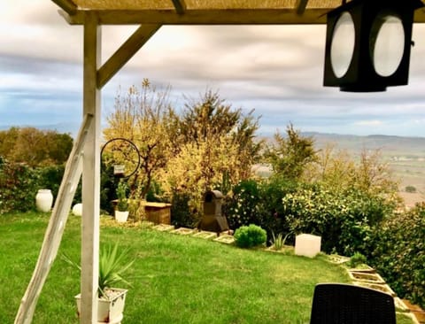 Patio, Day, Garden, Garden view, Mountain view
