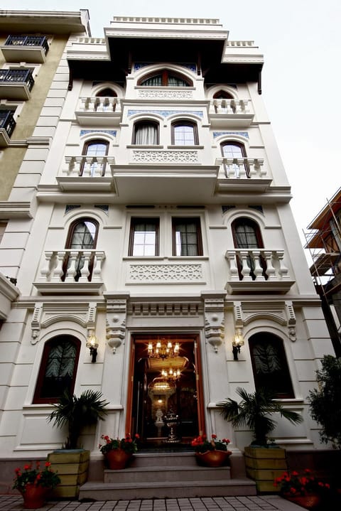 Facade/entrance