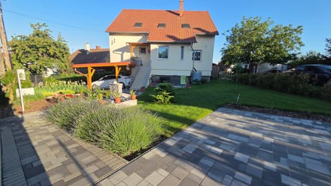 Property building, Garden, Parking