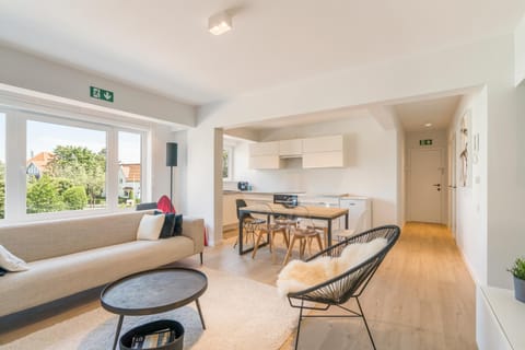 Living room, Seating area, Dining area, kitchen