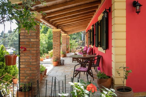 Patio, Facade/entrance