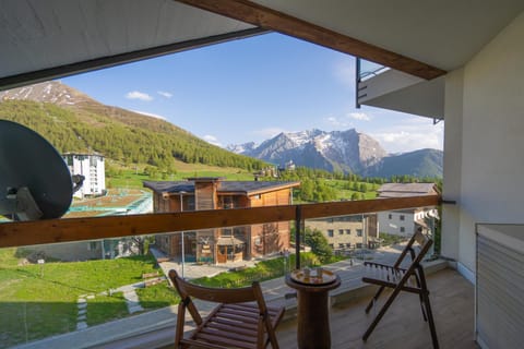 Balcony/Terrace, Mountain view