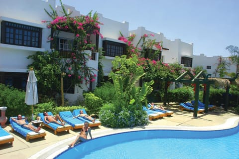 Property building, Swimming pool, Swimming pool