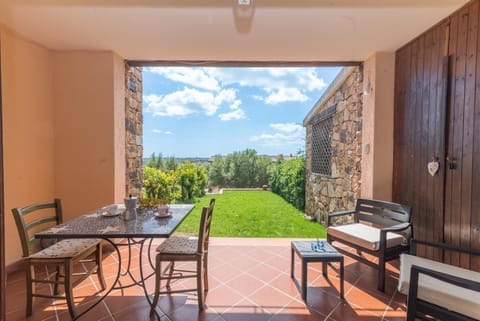 Property building, Balcony/Terrace, Living room