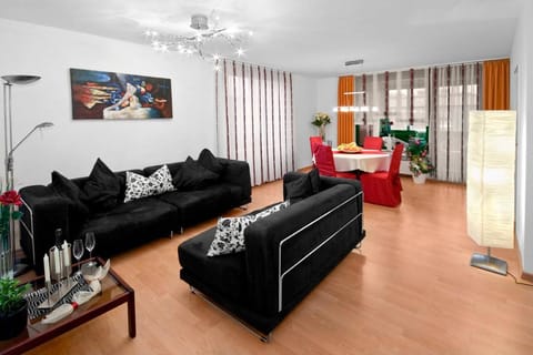 Living room, Photo of the whole room