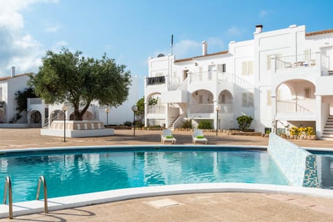 Property building, Swimming pool, Swimming pool