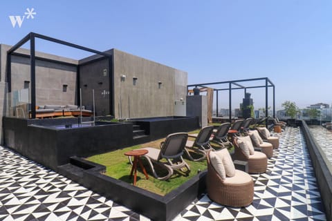 Day, Balcony/Terrace, Seating area, Swimming pool, sunbed