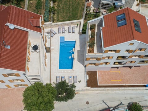 Bird's eye view, Pool view