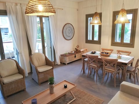 Living room, Seating area, Dining area