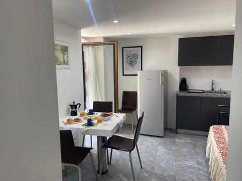 Dining area, kitchen