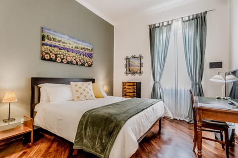 Photo of the whole room, Bedroom, hair dresser