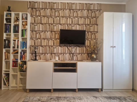 TV and multimedia, Evening entertainment, wardrobe