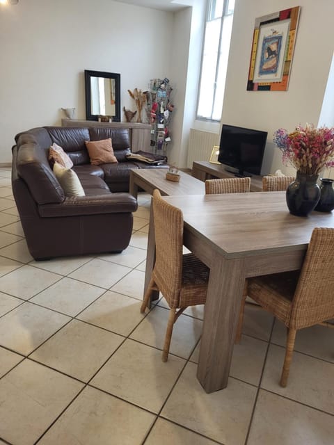 TV and multimedia, Living room, Dining area