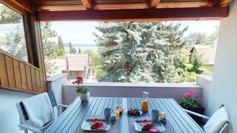 Natural landscape, View (from property/room), Balcony/Terrace