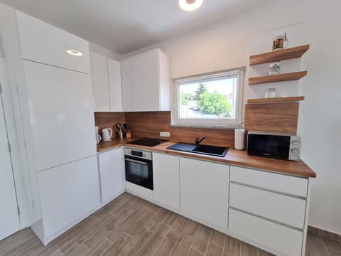 Coffee/tea facilities, dishwasher, minibar, pet friendly, stove, kitchen