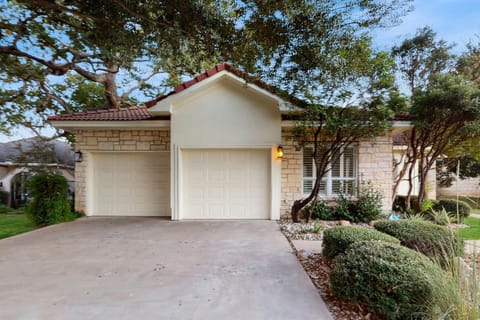 Horseshoe Bay Beauty House in Lake Lyndon B Johnson