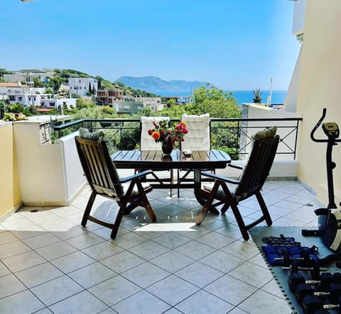 Patio, Natural landscape, View (from property/room), Balcony/Terrace, Balcony/Terrace, Living room, Fitness centre/facilities, Fitness centre/facilities, Dining area, Sea view, Sunrise