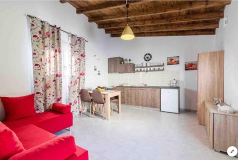 Kitchen or kitchenette, Seating area