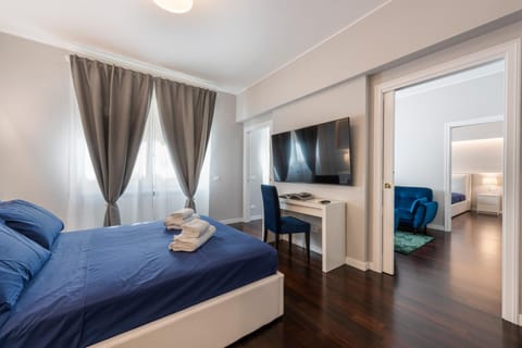 Bed, TV and multimedia, Photo of the whole room, Bedroom