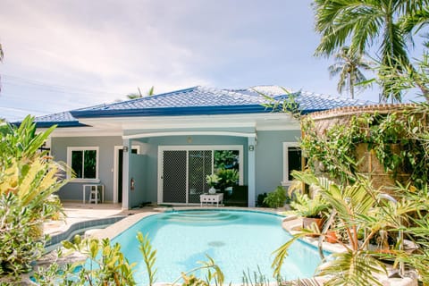 Patio, Garden, Garden view, Pool view, Swimming pool, sunbed