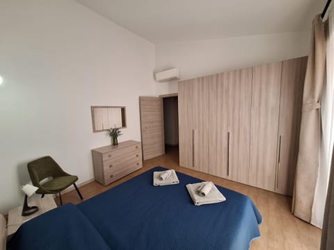 Bed, Photo of the whole room, Bedroom, towels, air conditioner