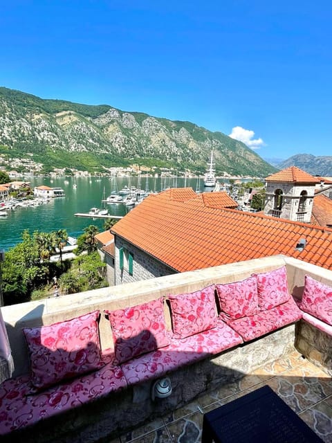 Vincenza Apartment House in Kotor