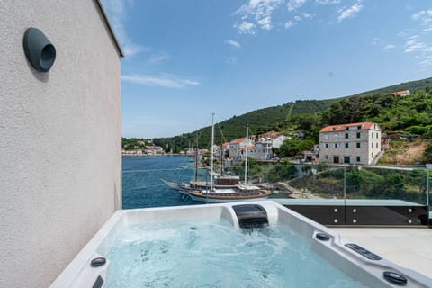Hot Tub, Balcony/Terrace, Pool view, Sea view