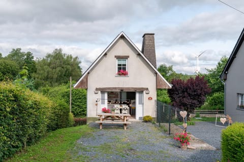 Property building, Patio, Day, Garden, Garden view