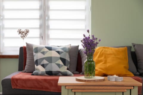 Living room, Decorative detail, Seating area