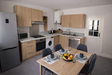 Kitchen or kitchenette, Dining area, kitchen