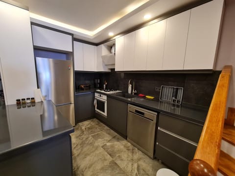 Özel havuz ve deniz manzaralı yeni villa Villa in Kusadasi