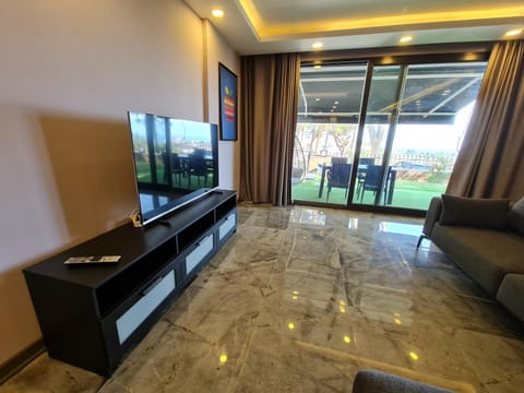 Özel havuz ve deniz manzaralı yeni villa Villa in Kusadasi