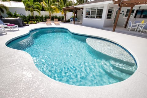 Pool view, Swimming pool, sunbed
