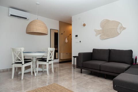 Living room, Seating area, Dining area, air conditioner