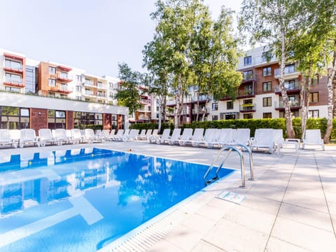 Property building, Day, Swimming pool, sunbed