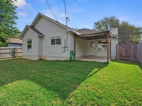 Cozy Getaway, Minutes from Austin! House in Round Rock