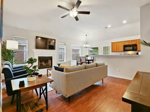 Cozy Getaway, Minutes from Austin! House in Round Rock