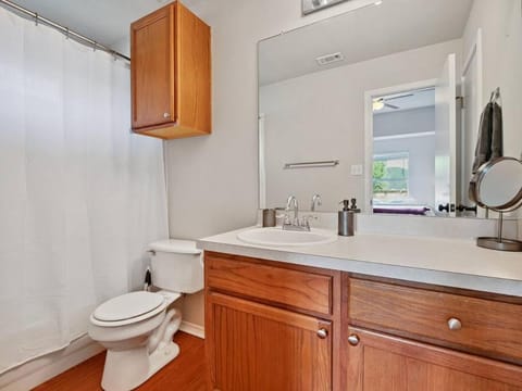 Cozy Getaway, Minutes from Austin! House in Round Rock