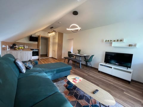 Communal lounge/ TV room, TV and multimedia, Living room, Seating area