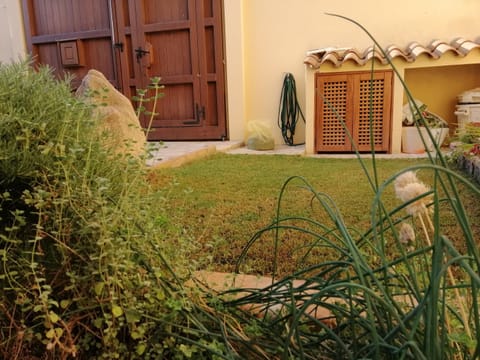Property building, Spring, Day, Garden, Garden view
