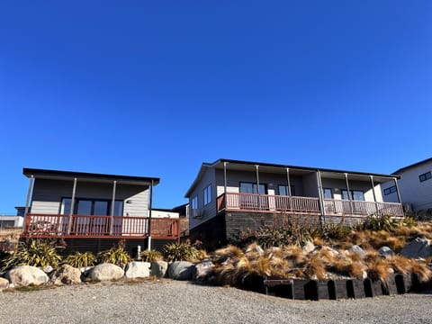 Property building, Natural landscape, Parking